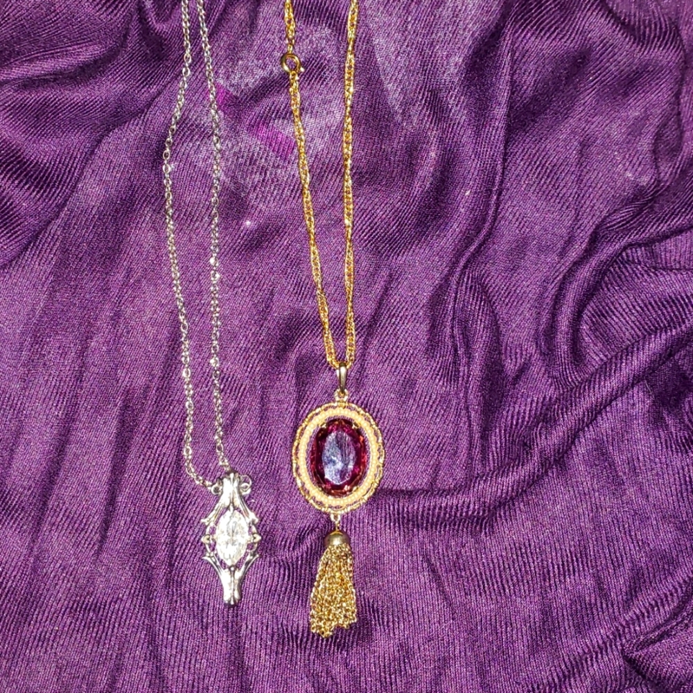 2 vintage looking necklaces